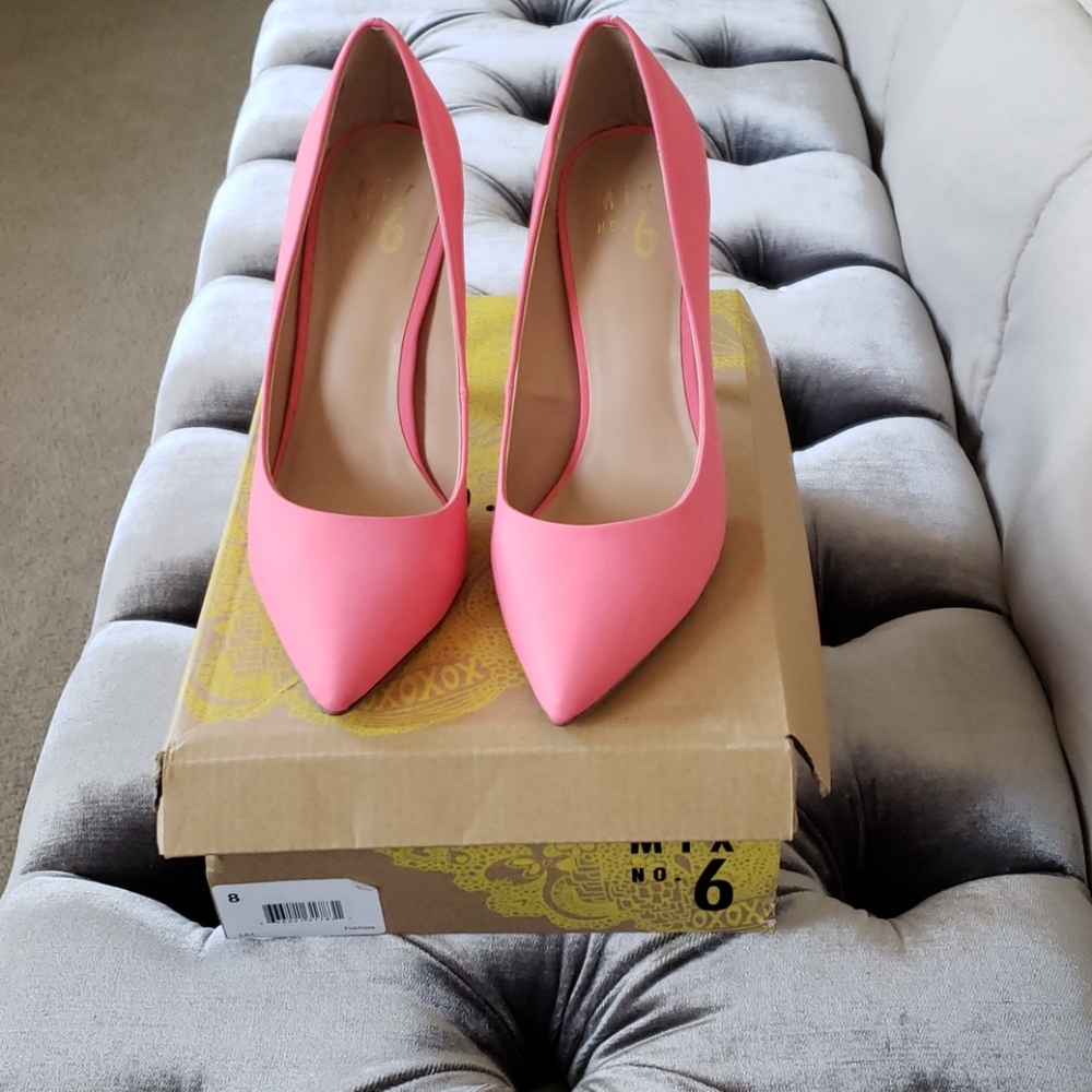 Pink pumps